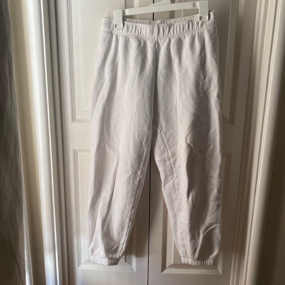 TNA Aritzia white boyfriend sweatpants PETITE